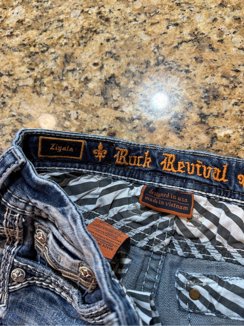 Rock Revival mid Rise ZIYALA EASY Women’s Stretch denim Jean shorts 28 - Picture 4 of 8